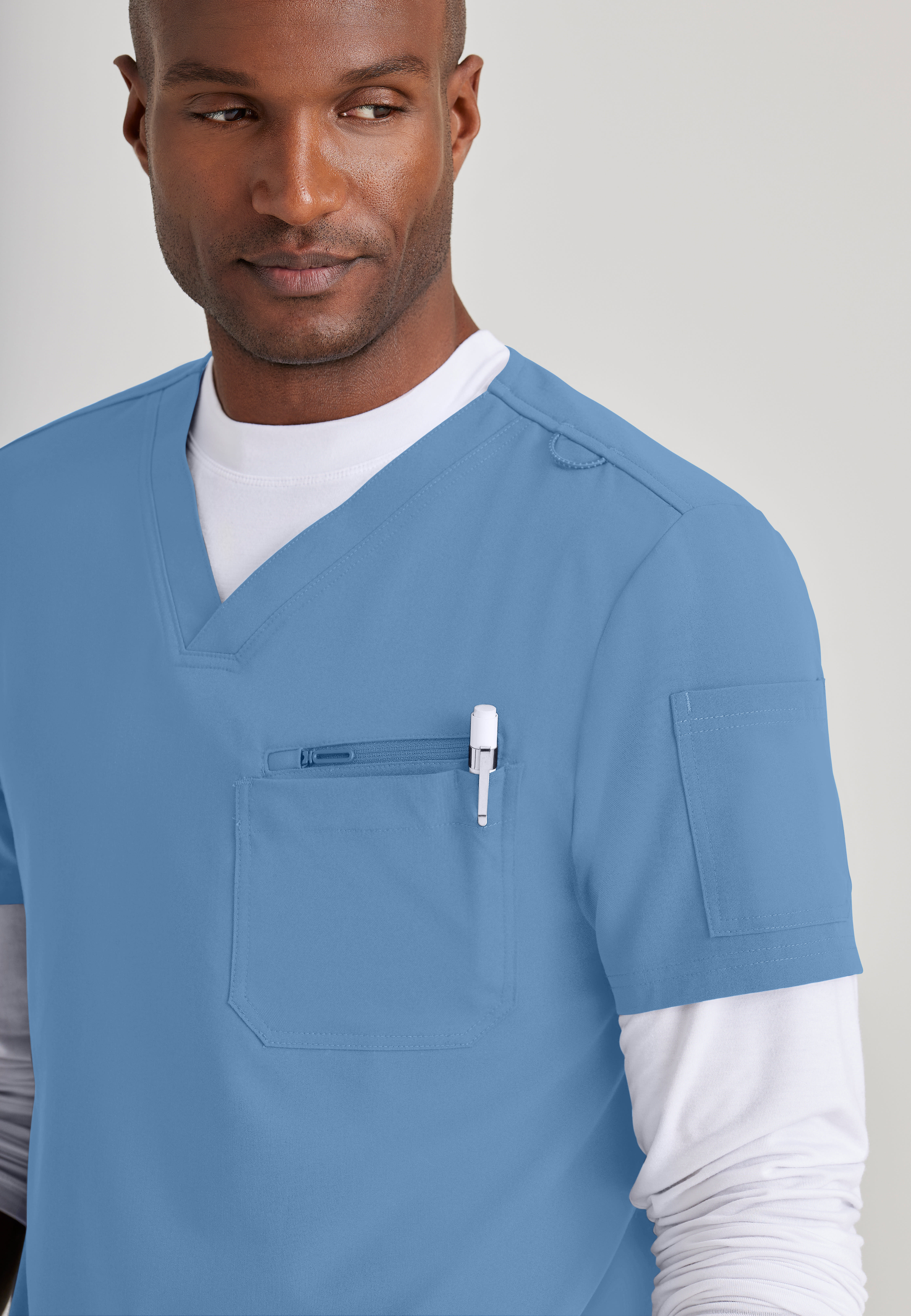 Barco Unify : Men's V Neck 3 pocket scrub top but153